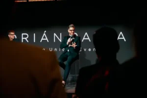 Adrián Pavía presentó Experto en Bodas, su primer libro, ante más de 160 invitados