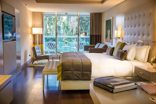 DeluxeSuite 1KingBed-baja copia